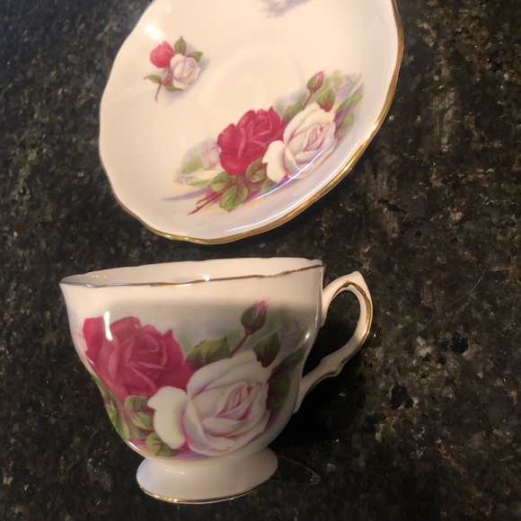 Vintage Royal Osborne Roses Pattern Bone China Teacup and matching Saucer #8205 - Picture 7 of 7